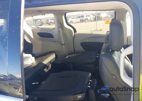 2017 Chrysler Pacifica Touring-L z USA, uszkodzony, nr VIN 2C4RC1BG4HR794551